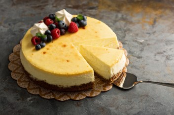 Step-by-Step Guide: How to Make Mouthwatering Cheesecakes in New Zealand